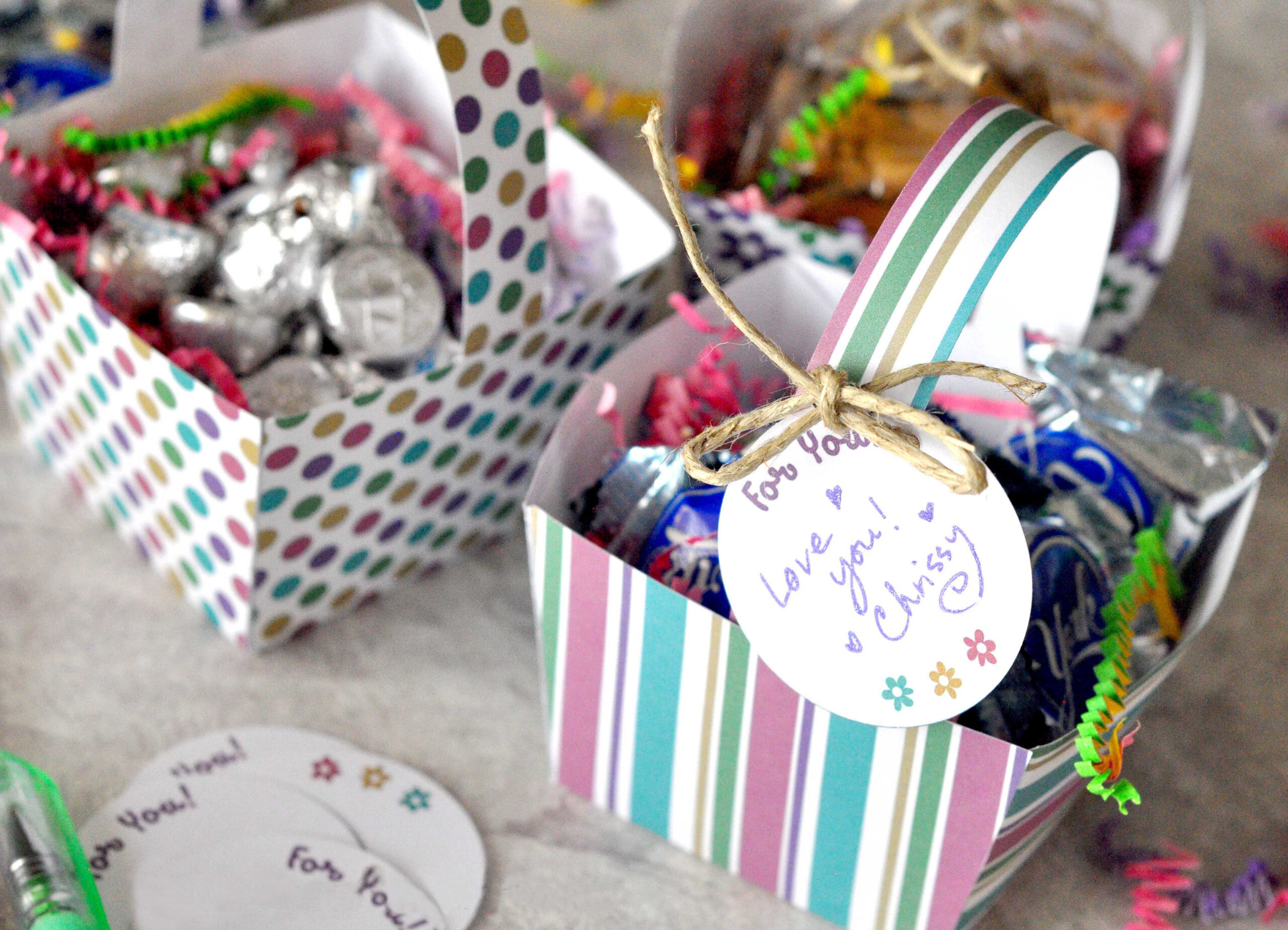 Free May Day Spring Basket Printables (+ Gift Tags) for Free May Day Printables